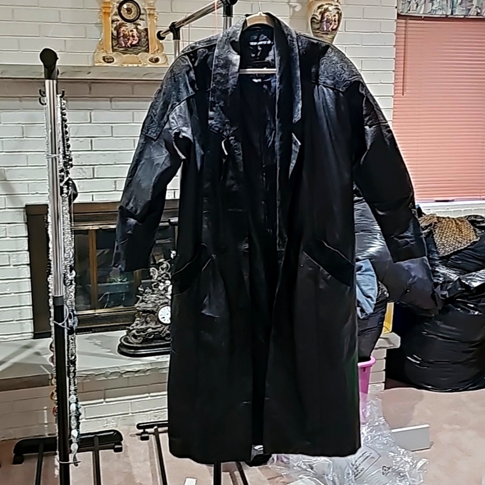 Mice Ladies Marco Morani leather trench coat. Size Large.